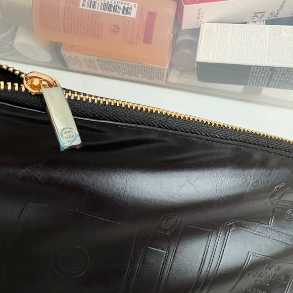 Chanel cosmetic bag - Picture 7 of 8